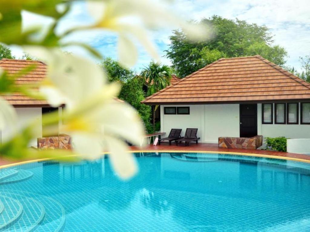Hotel Baan Suan Nuan Ta Samut Songkhram Exterior foto